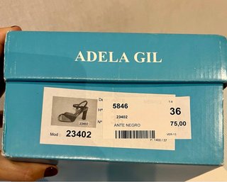 Sandalias Adela Gil Tacón Negro