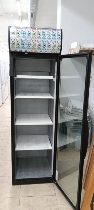 Nevera Comercial con Puerta de Cristal