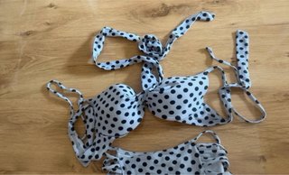 Bikini lunares blanco y negro