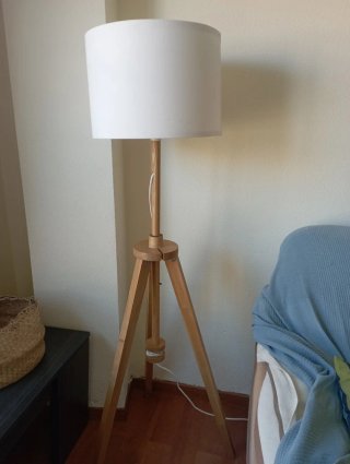 Lámpara de pie trípode madera y tela