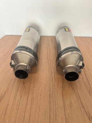 2 Escapes Akrapovic Moto Carbono