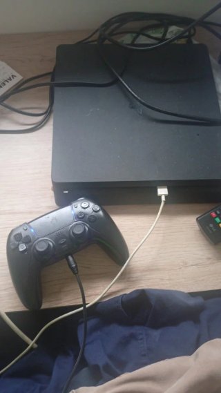 Consola PS4 Negra + Mando