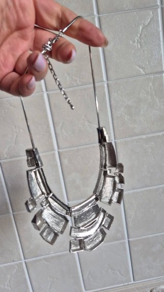 Collana geometrica arancione e argento