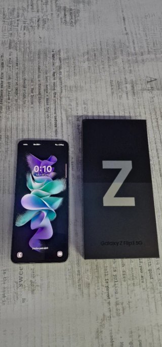 Samsung Galaxy Z Flip3 5G