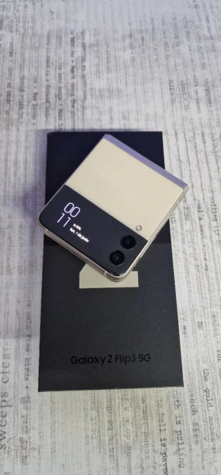 Samsung Galaxy Z Flip3 5G