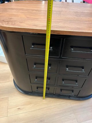 Mostrador de tienda metálico y madera