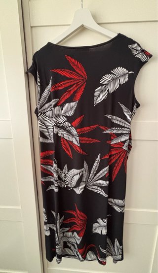 Vestido estampado hojas talla 48