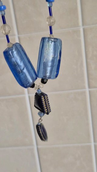 Collana con perle blu e argento