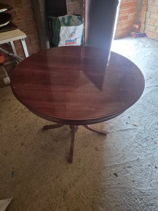 Mesa de comedor redonda de madera