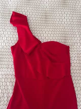 Mono rojo de fiesta con un hombro