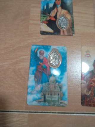 Juego 5 Estampas Religiosas con Medallas