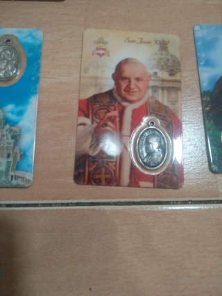Juego 5 Estampas Religiosas con Medallas