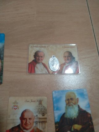 Juego 5 Estampas Religiosas con Medallas