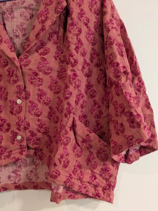 Camisa estampada rosa y gris