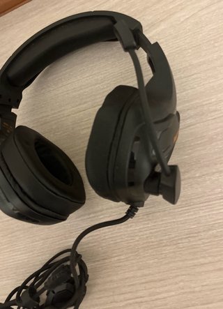 Cascos negros con micrófono