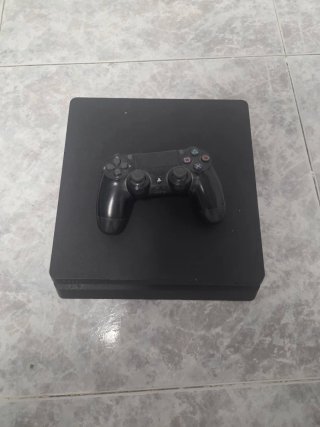 Consola PS4 Negra con mando original.