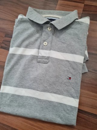 Polo Tommy Hilfiger Gris Rayas Blancas