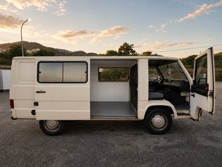 Mercedes-Benz 100 72 CV de 2 a 9 plazas homologada