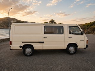 Mercedes-Benz 100 72 CV de 2 a 9 plazas homologada