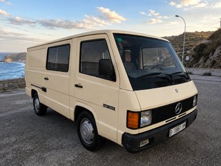 Mercedes-Benz 100 72 CV de 2 a 9 plazas homologada