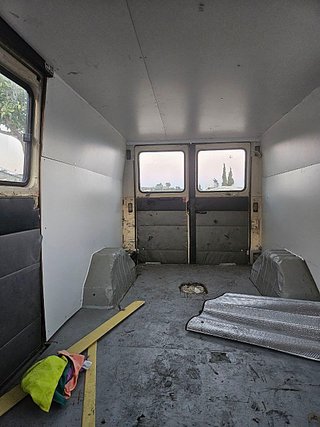 Mercedes-Benz 100 72 CV de 2 a 9 plazas homologada