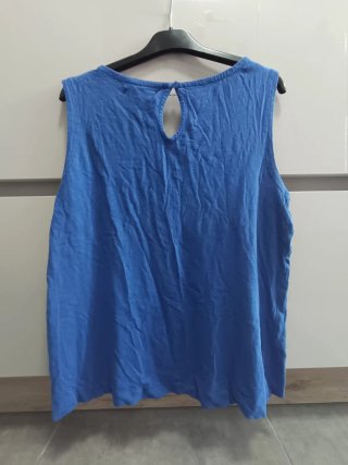 Camiseta azul sin mangas con encaje