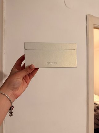 Caja de gafas Guess