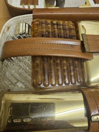 Estuche de belleza vintage marrón y dorado