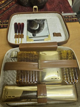 Estuche de belleza vintage marrón y dorado