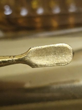 Estuche de belleza vintage marrón y dorado