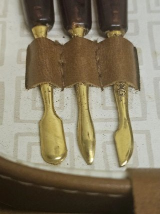 Estuche de belleza vintage marrón y dorado