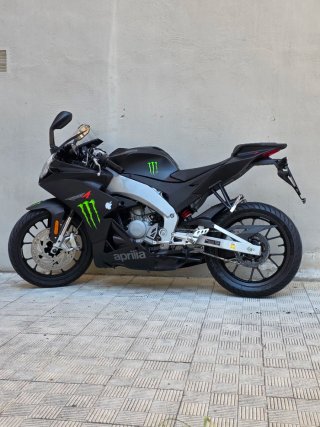 Aprilia RS4 Negra y Plateada