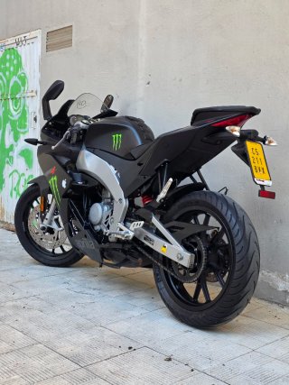 Aprilia RS4 Negra y Plateada