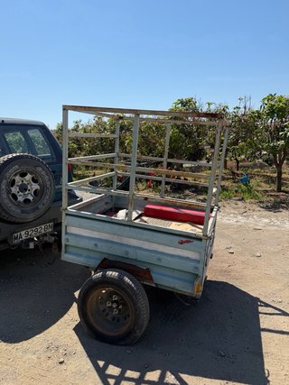 Remolque agrícola con estructura
