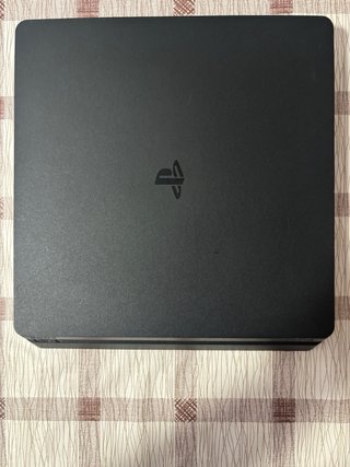 PS4 (PlayStation 4) Negra slim 1tb y regalo mando
