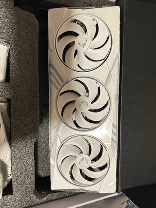 MSI RTX 5080 Gaming Trio White (Solo desprecintada