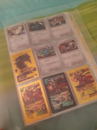 Lote 115 Cartas Pokémon + Archivador