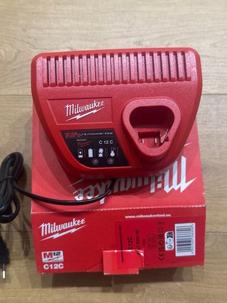 Cargador Milwaukee M12 C12C Nuevo