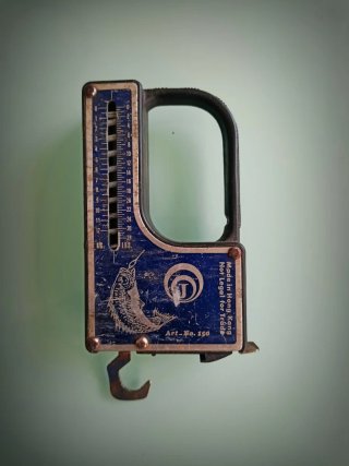 Báscula y cinta métrica de pesca "J"
