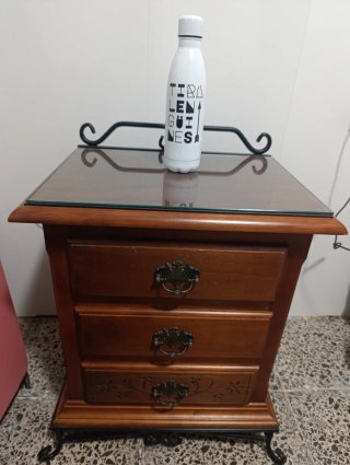 NEGOCIABLE. Comodín con espejo + 2 mesas de noche