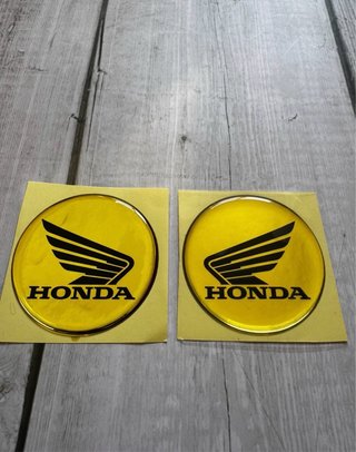 2 EMBLEMAS ADHESIVOS GEL 3D HONDA LOGO ORO MOTO