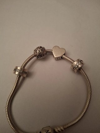 Pulsera Pandora Corazón y Dijes