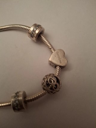 Pulsera Pandora Corazón y Dijes