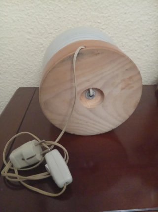 Lamparita de mesa cristal y madera