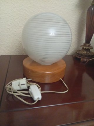 Lamparita de mesa cristal y madera