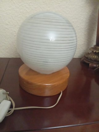 Lamparita de mesa cristal y madera