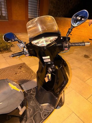 Kymco People 50cc Scooter