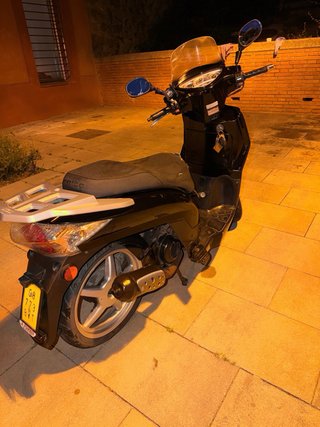 Kymco People 50cc Scooter