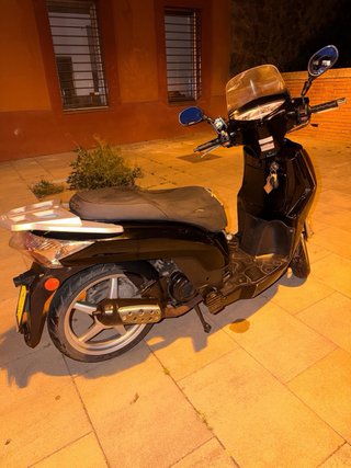 Kymco People 50cc Scooter