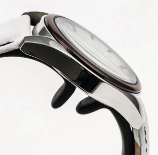 Reloj Optima Swiss Made Blanco y Plateado